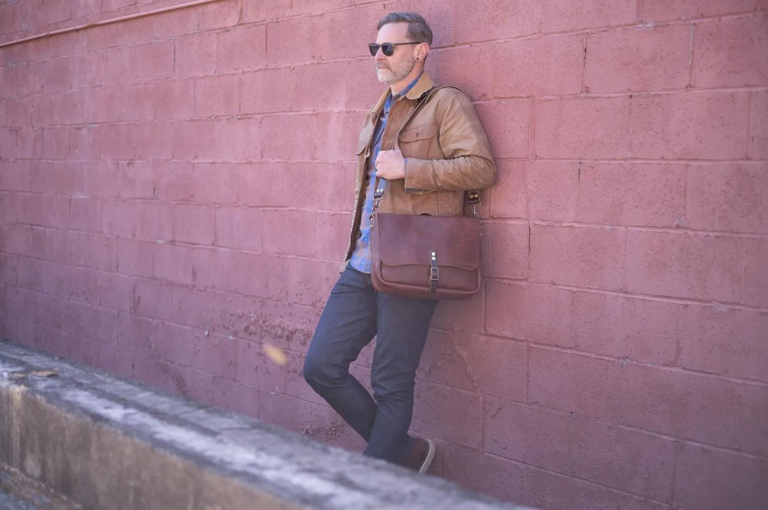 STEPHEN LEATHER MESSENGER BAG - SMALL - SADDLE