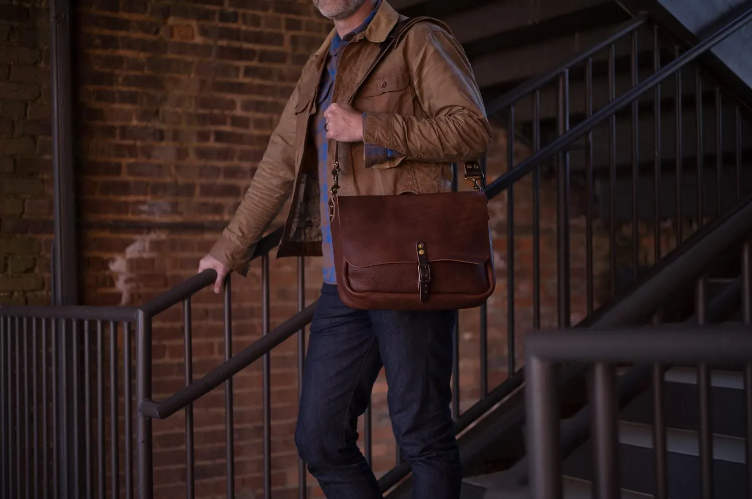 STEPHEN LEATHER MESSENGER BAG - SMALL - SADDLE